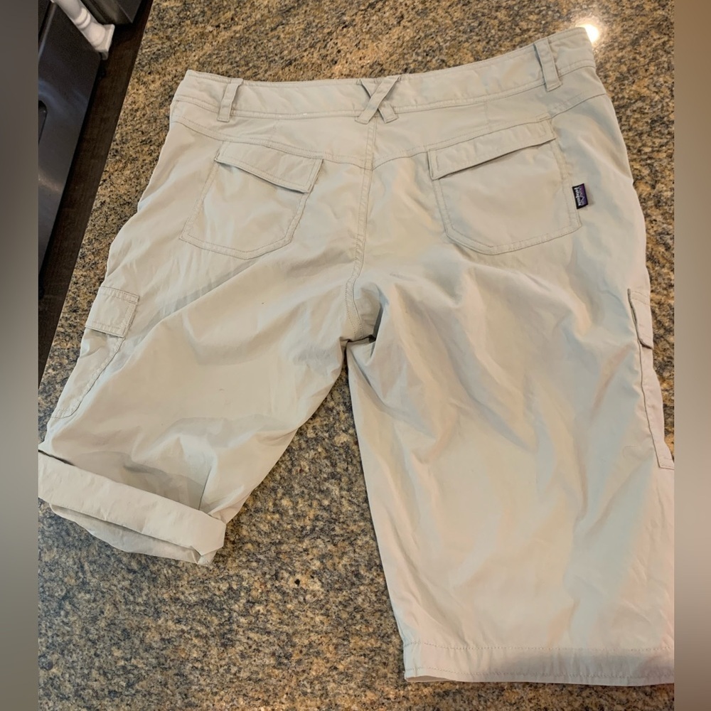 Patagonia Hiking capri pants Size 14 Light tan color roll up option - Picture 4 of 8